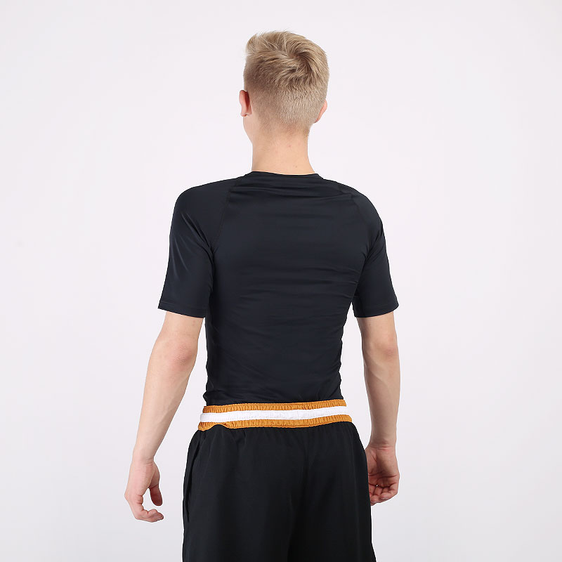 Мужская футболка Nike Pro Tight-Fit Short-Sleeve Top (BV5631-010)  - цена, описание, фото 3
